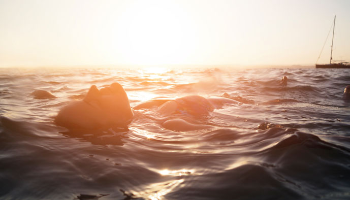 Eau de mer : décongestionnante, antibactérienne… 5 bienfaits sur le corps  qui vont vous surprendre - Voici